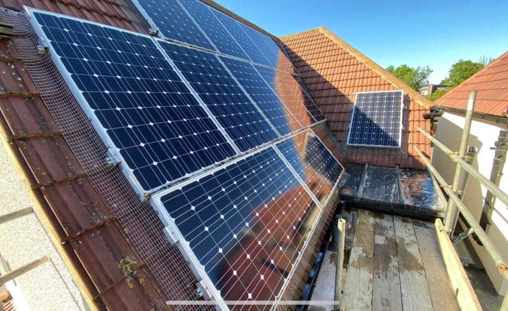 Solar panel proofing against bird access img 2